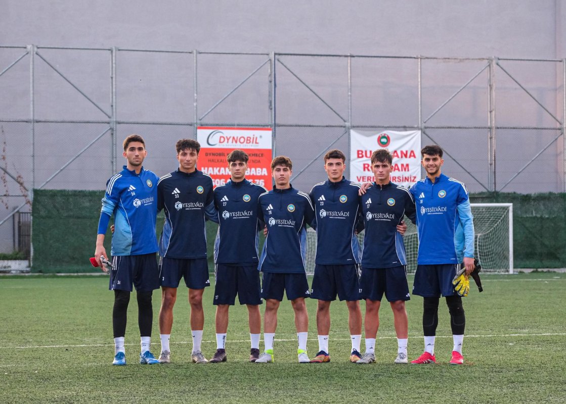 Küçükçekmece Sinopspor'da Altyapıdan A Takıma: Genç Yetenekler İlk Antrenmanlarına Çıktı