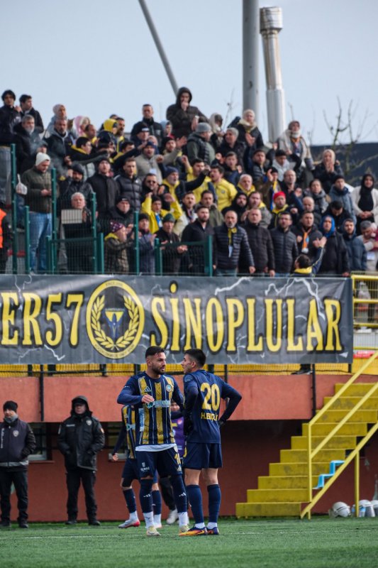 Küçükçekmece Sinopspor deplansman da istediğini aldı