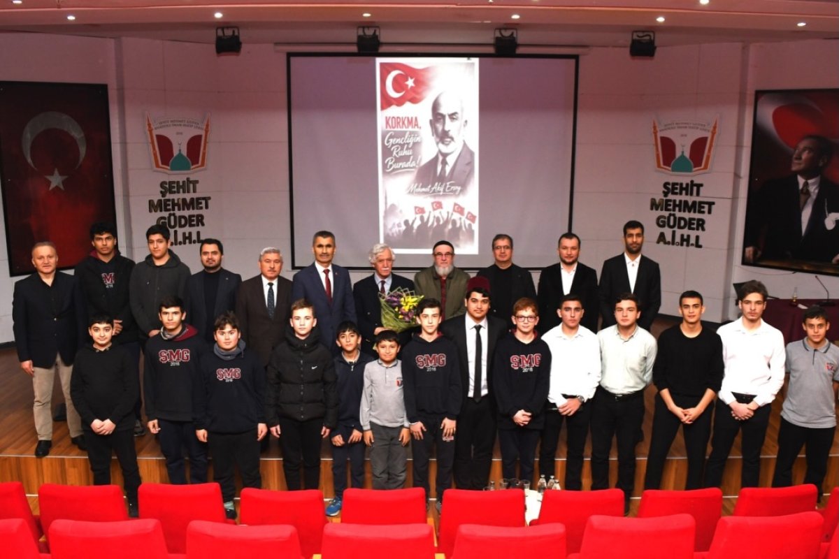 Mehmet Akif Ersoy Küçükçekmece’de Anıldı: İstiklâl Marşı’nın Ruhu Genç Nesillerle Buluştu