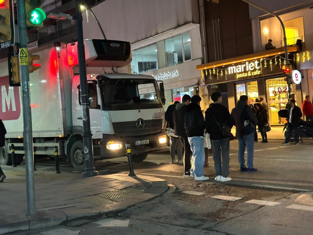  Halkalı Caddesi’nde Yaya Geçidinde Tehlike!