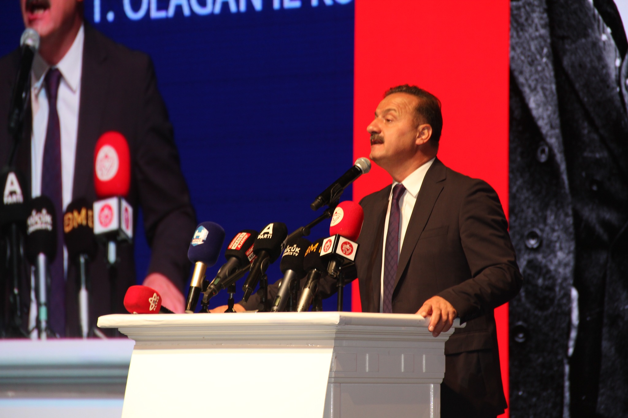 Bir Memleketin Harbi Bu” Yavuz Ağıralioğlu İstanbul Kongresi’nde Vizyonunu Anlattı