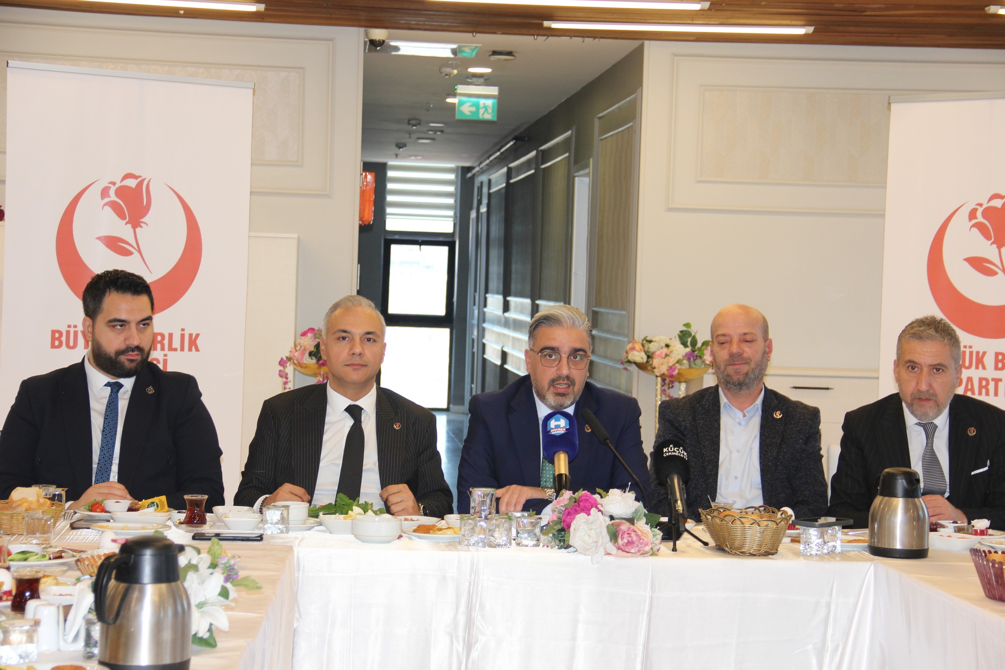 Büyük Birlik Partisi Küçükçekmece'de Kahvaltı Programında Buluştu