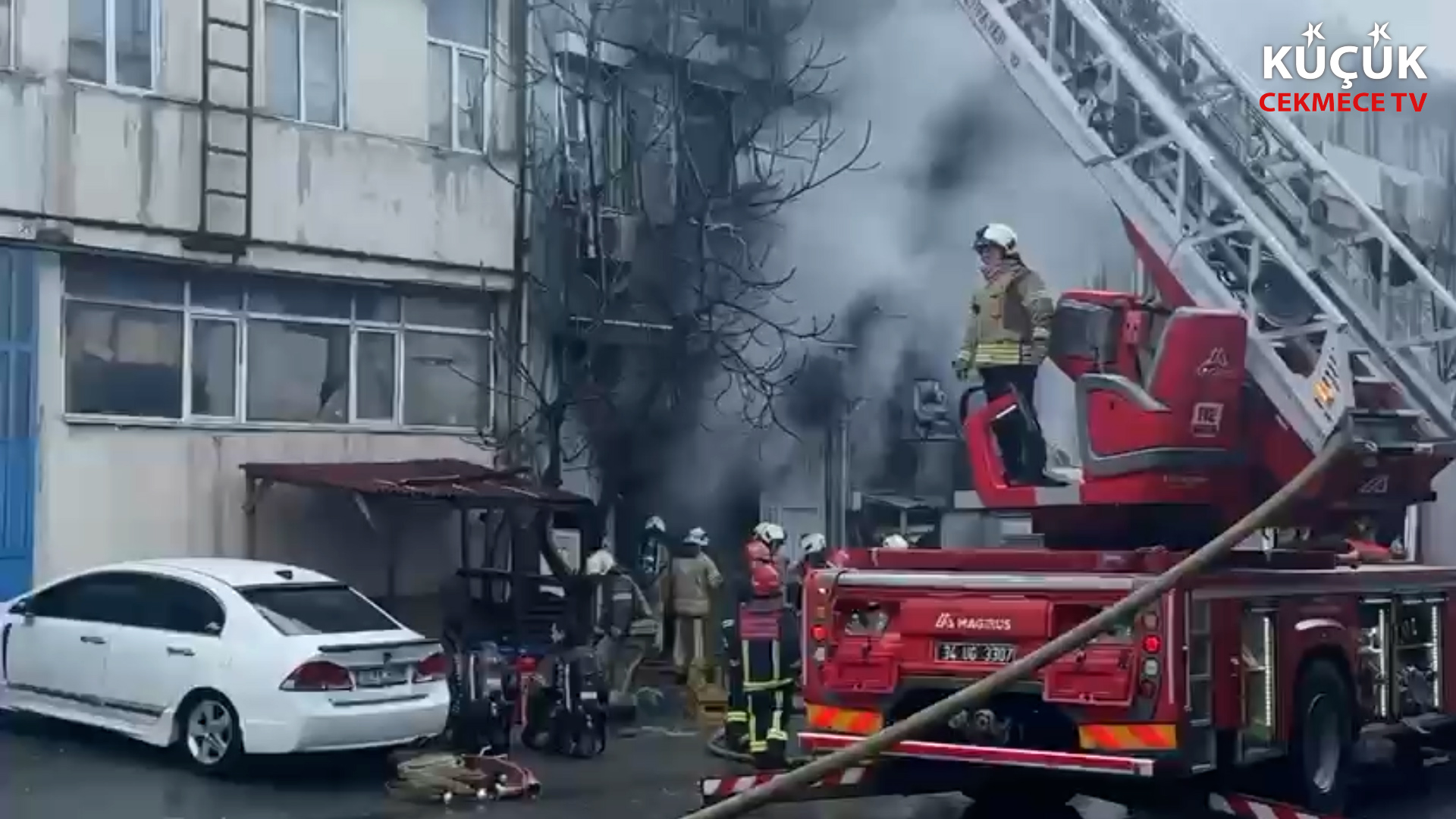 İkitelli Çevre Sanayi Sitesi’nde Yangın:5 Kişi Kurtarıldı