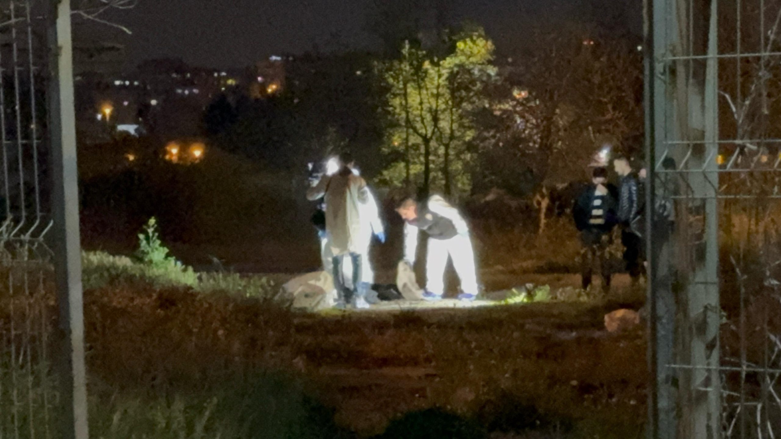 Küçükçekmece’de Boş Arazguide Çürümüş Erkek Cesedi Bulundu