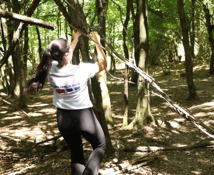 Küçükçekmece'de Gençler 'Doğada Hayatta Kalma' Eğitimi Aldı