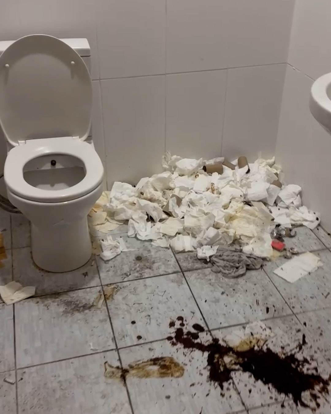 Küçükçekmece'de Kamu Binasında Hijyen Skandalı!