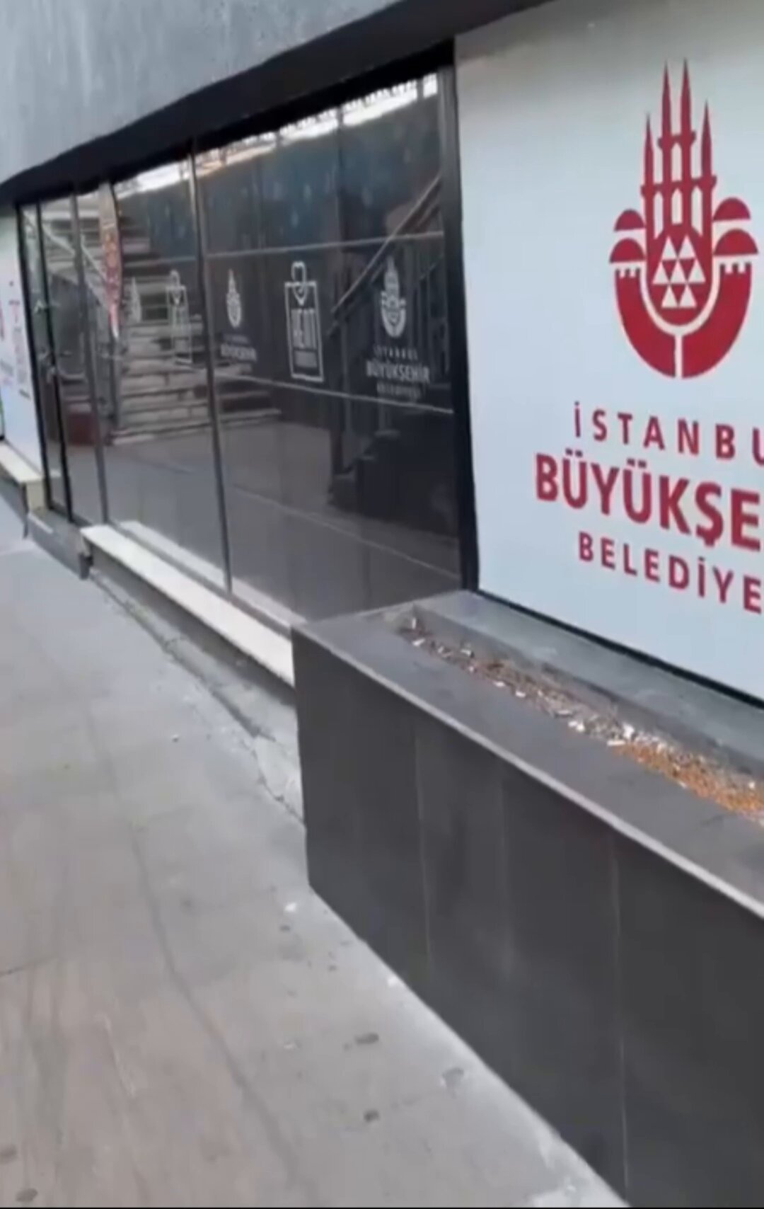 Küçükçekmece'de Vatandaş İBB’nin Kent Lokantalarına isyan etti: “Su bile yok!”