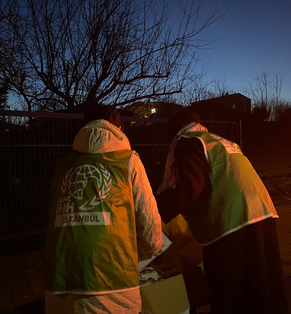 Küçükçekmece Genç İHH'dan Berat Kandili’nde Kandil Simguidi İkramı