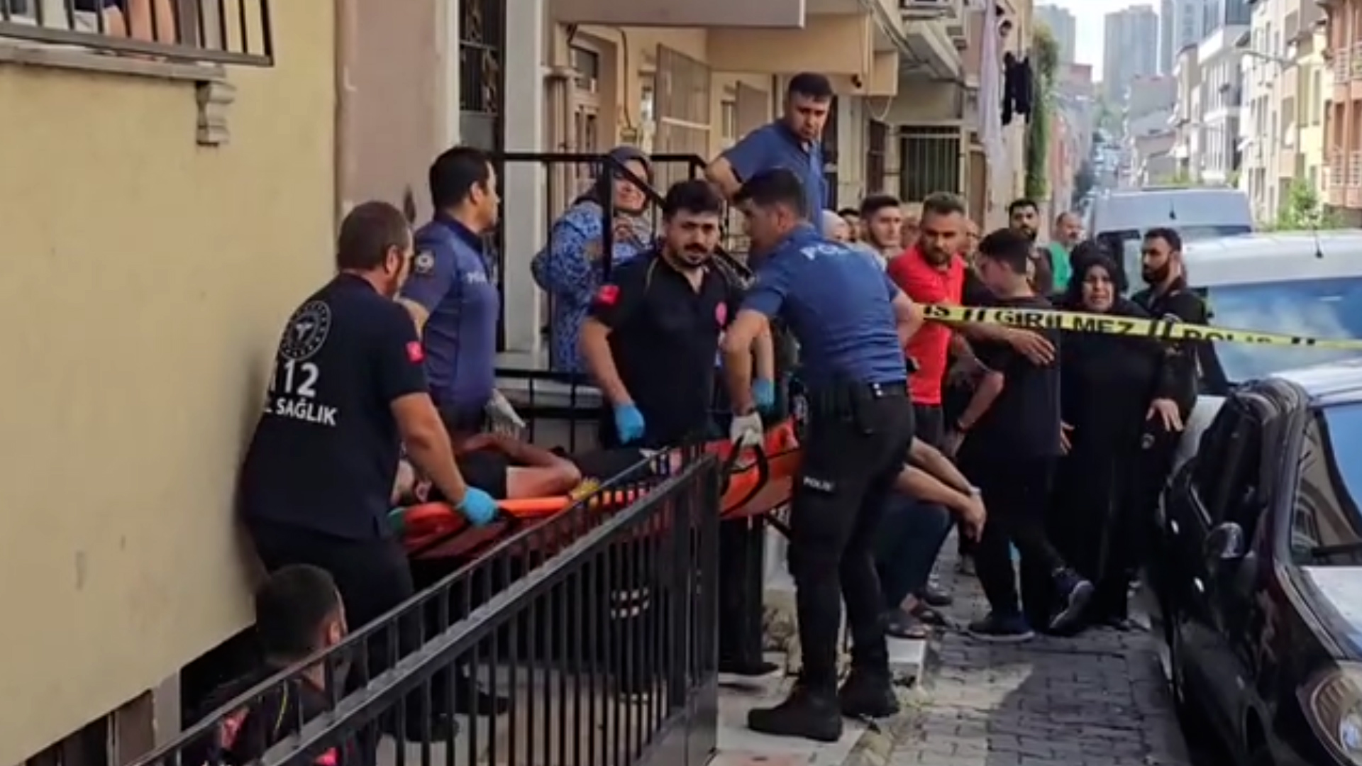 Küçükcekmece İkitelli'de Suriye uyruklu bir kişi eşini bıçaklayarak öldürdü.