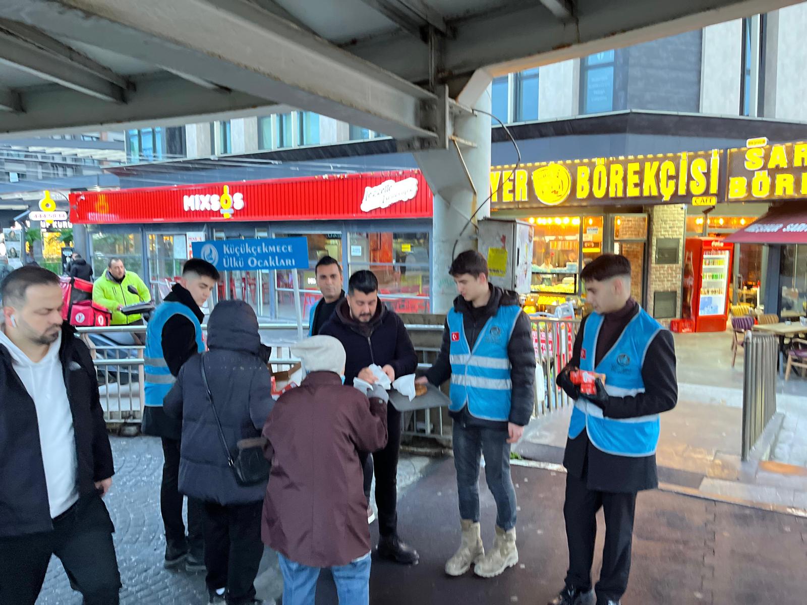 Küçükçekmece Ülkü Ocakları’ndan Vatandaşlara Sabah İkramı