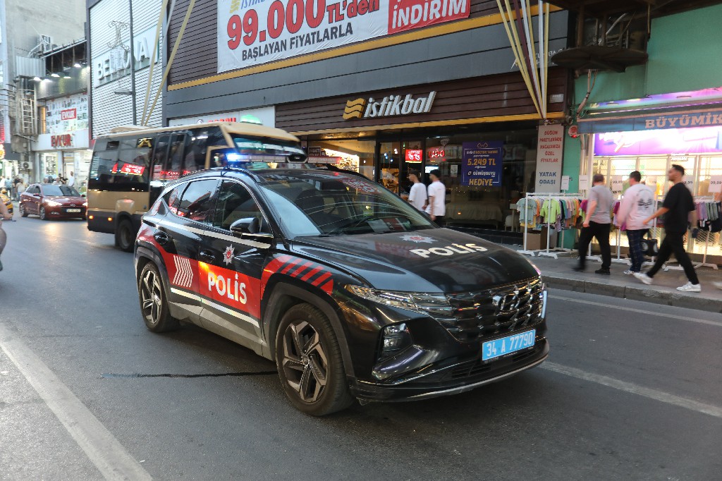 Sefaköy Merkez Caddesi’nde Kavga!