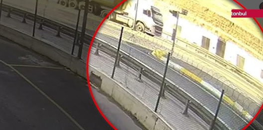 Küçükçekmece Sefaköy’deki metrobüs kazası kamerada