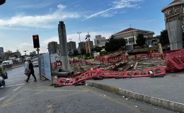 İBB Tarafından Küçükçekmece Arenapark Üstgeçidinde Çalışmalar Devam Ediyor