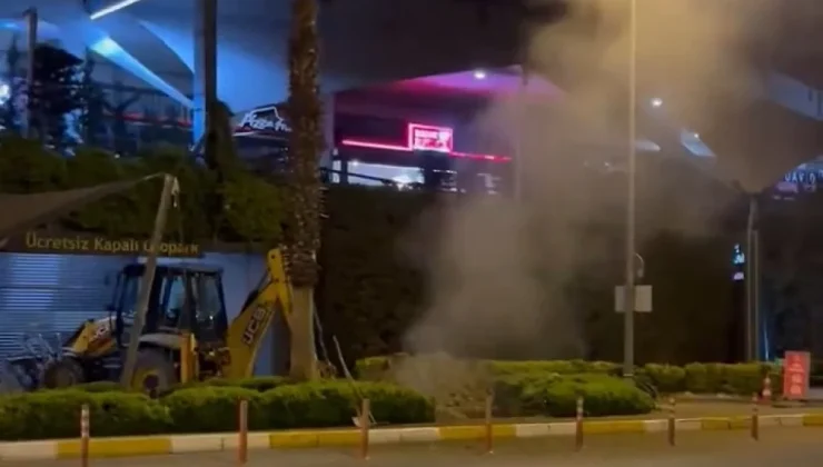 Küçükçekmece Atakent’te Doğal Gaz Hattı Patladı: Arenapark AVM Tahliye Edildi