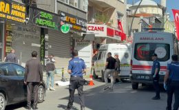 Küçükçekmece’de feci ölüm! Fenalaşarak yola düşen kişinin üzerinden servis aracı geçti