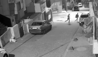 Küçükçekmece’de balkona torpil attılar: O anlar kamerada
