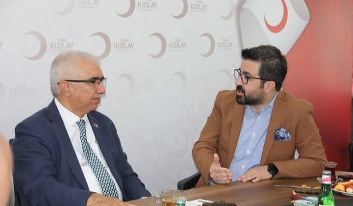 Türk Kızılay Genel Sekreteri Ramazan Saygılı’nın Küçükçekmece Şubesi’ne yaptığı övgüyle ulusal düzeyde dikkat çeken ziyaretinin detayları