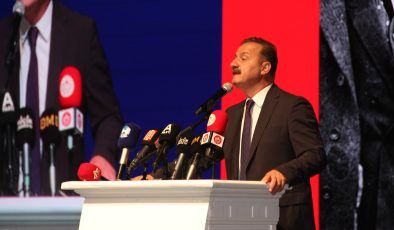 Bir Memleketin Harbi Bu” Yavuz Ağıralioğlu İstanbul Kongresi’nde Vizyonunu Anlattı