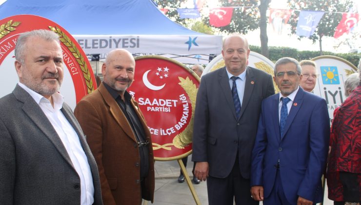 Saadet Partisi Küçükçekmece İlçe Başkanlığı, Cumhuriyetin 102. yıl dönümü münasebetiyle Küçükçekmece Belediyesi önünde gerçekleştirilen resmi törenlere katılım sağladı.